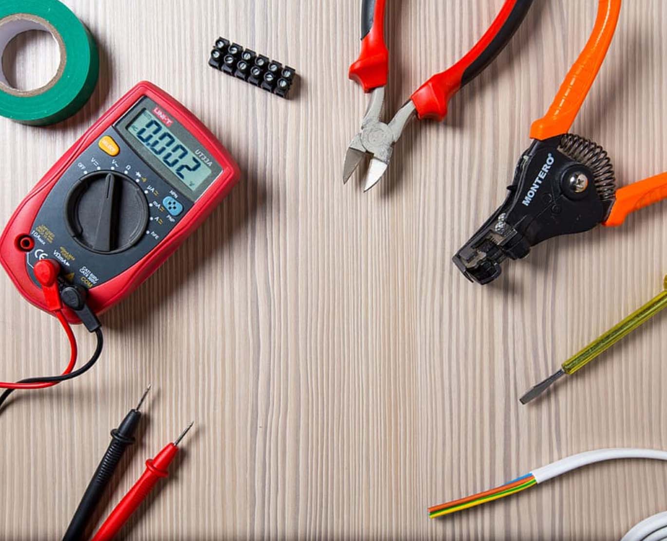Die Essenz der Präzision: Fünf Unverzichtbare Werkzeuge für die Perfekte Werkstatt