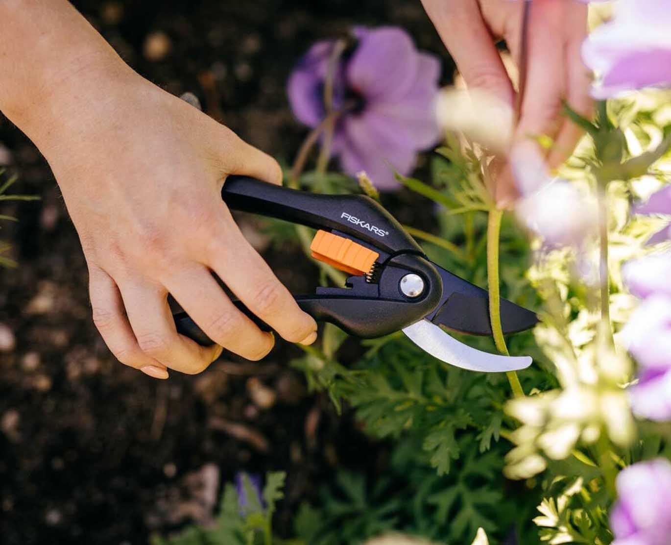 Fiskars P26 Hochwertige Antihaft-Stahlklinge Astschere: Eine ausgezeichnete Wahl für professionelle Gartenwerkzeuge